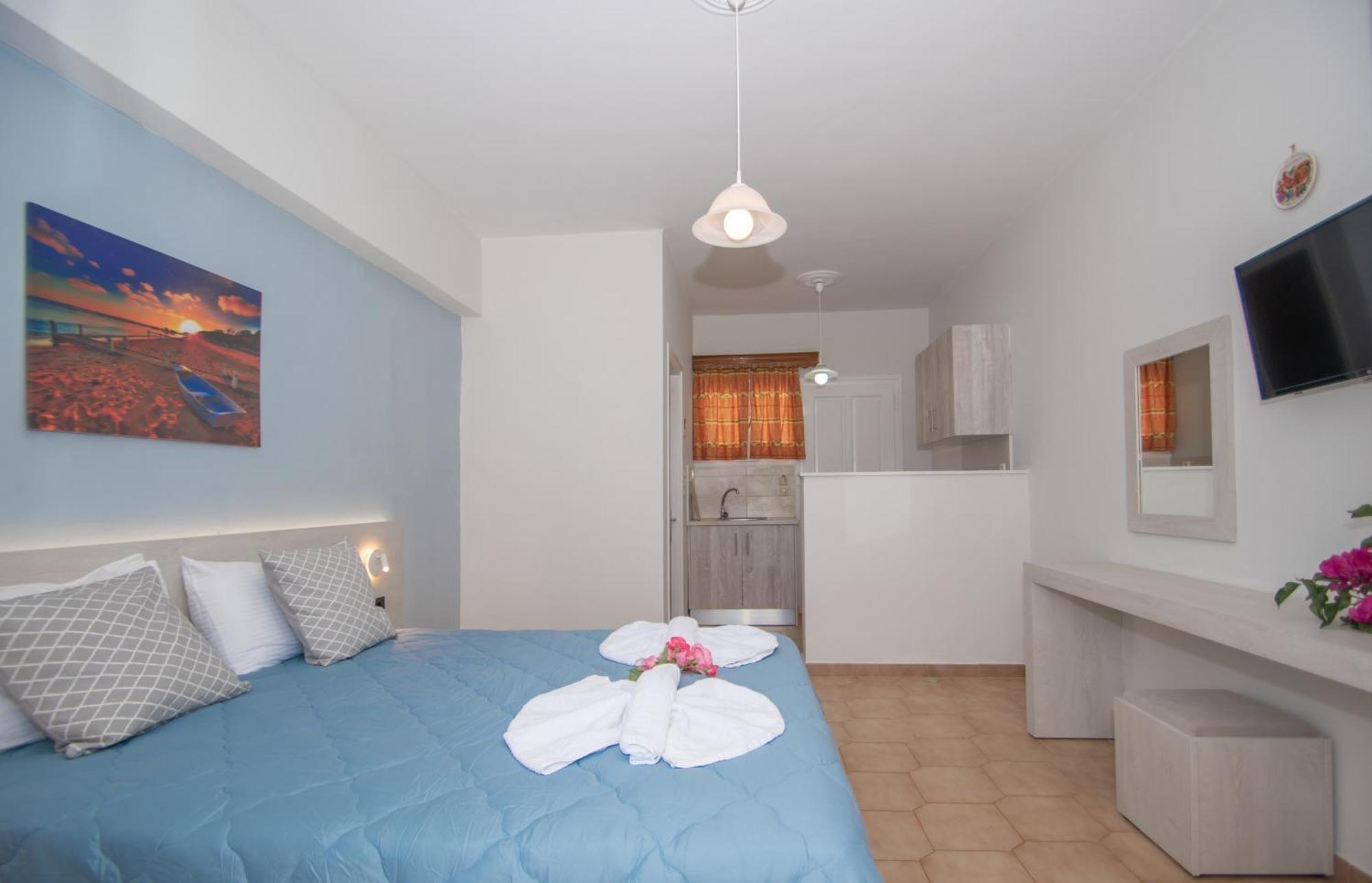 Baywatch Apartments On The Beach By "Elite" Amoudi Exterior photo