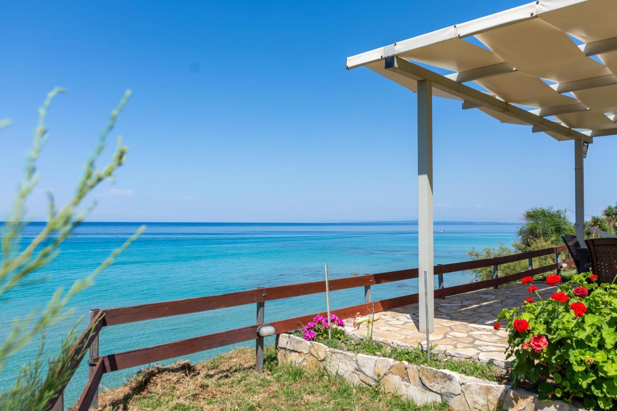 Baywatch Apartments On The Beach By "Elite" Amoudi Exterior photo